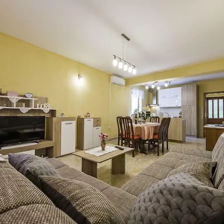 Sandi Διαμέρισμα