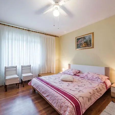 Sandi Διαμέρισμα Tinjan