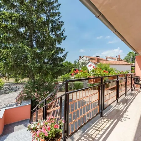 Sandi Appartement Tinjan